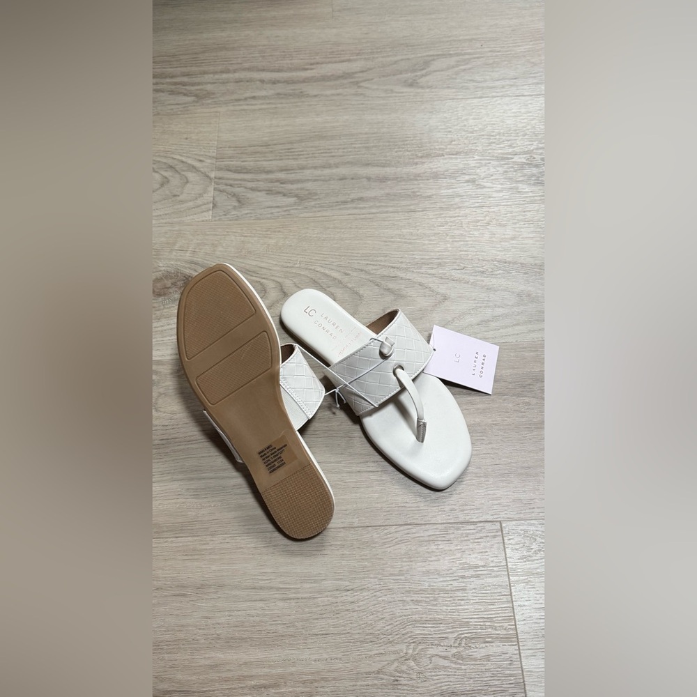 LC Lauren Conrad White Quilted Sandals - Picture 2 of 5